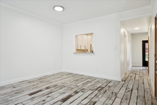 Building Photo - 854 Augusta Dr