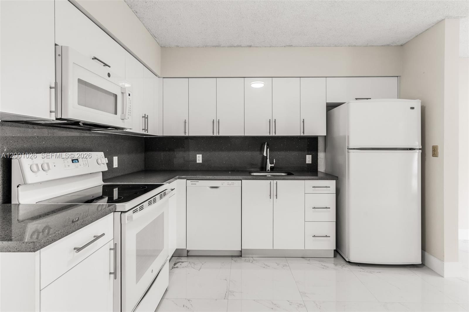 Building Photo - 310 SW 76th Ct