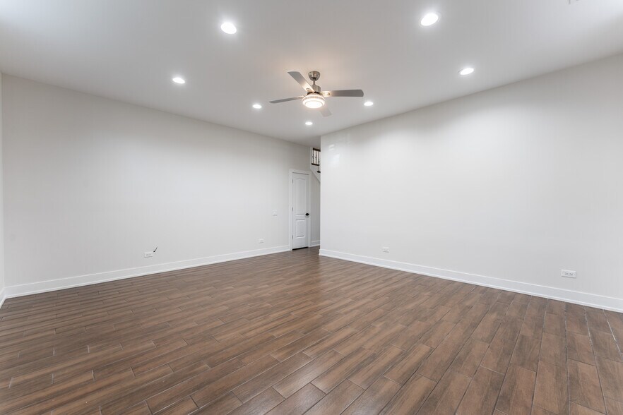 Building Photo - 3329 N Avers Ave