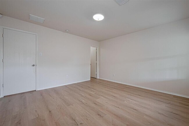 Building Photo - 8435 Westknoll Ln