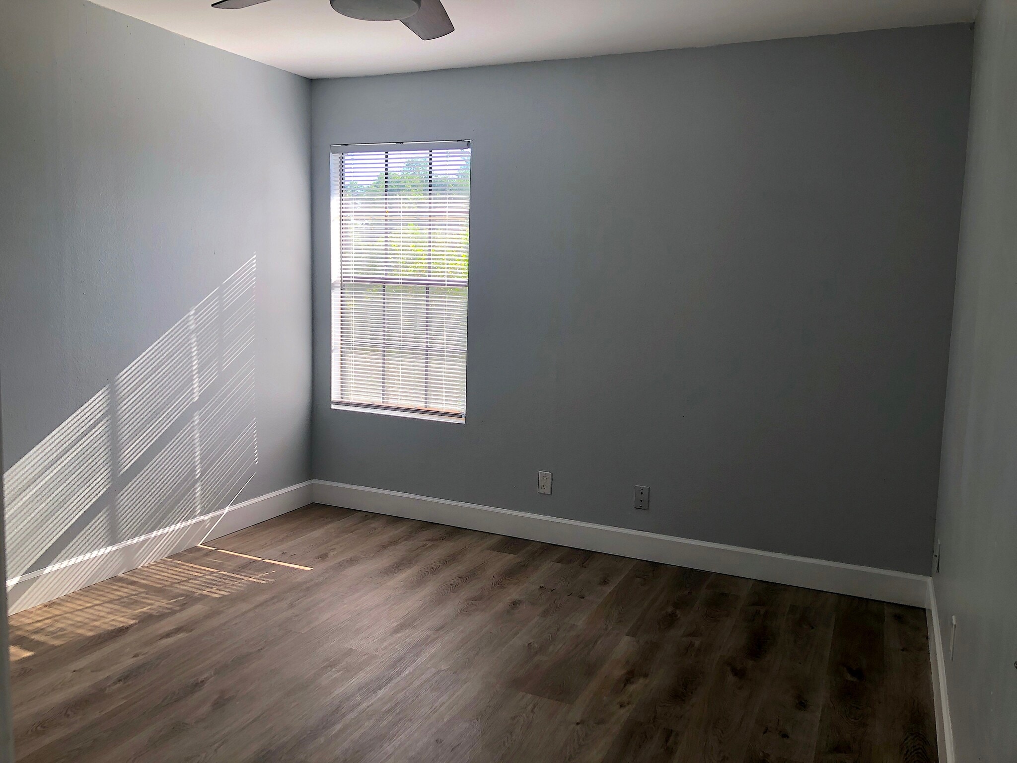 Building Photo - 351 Lone Hill Dr