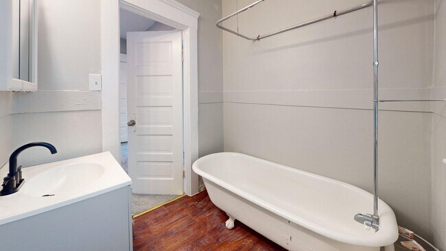 Building Photo - Cudell/West Blvd neighborhood; 4 bedroom/1 bath single family house for rent!