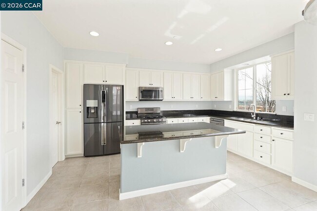 Building Photo - 207 Heligan Ln
