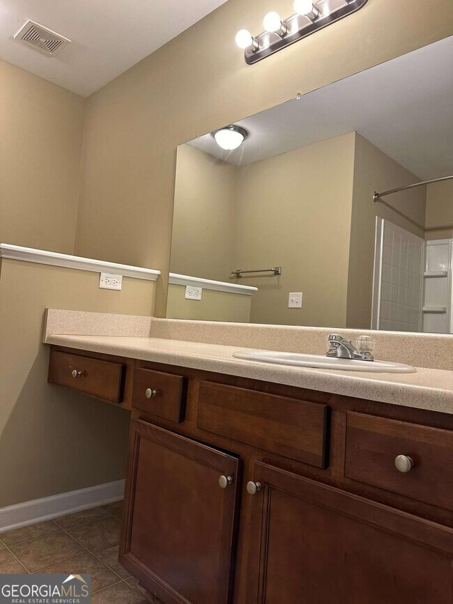 Building Photo - 538 Oakside Pl