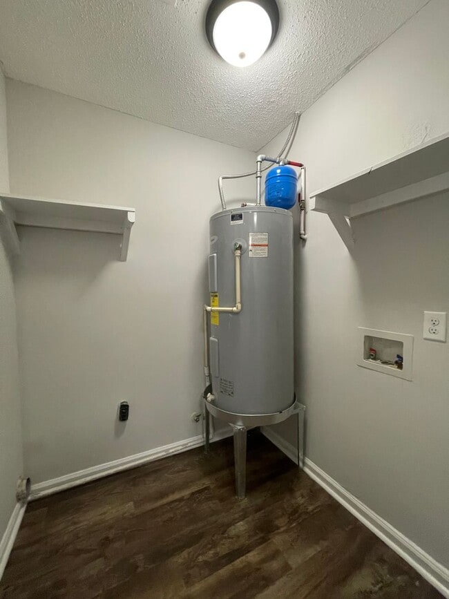 Building Photo - 103 Cedar Ct