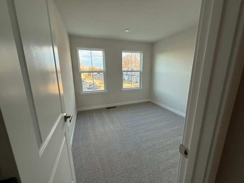 Building Photo - 4337 Reusch Cir