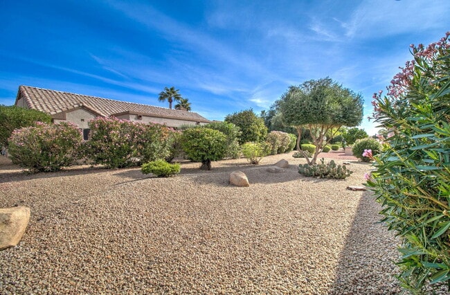 Building Photo - 15567 W Coral Pointe Dr