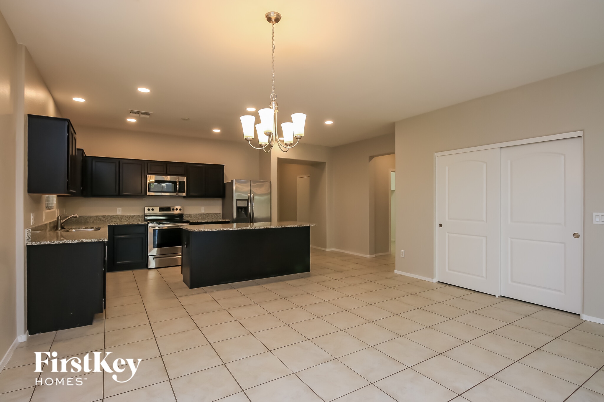 Building Photo - 4742 E Pearl Rd