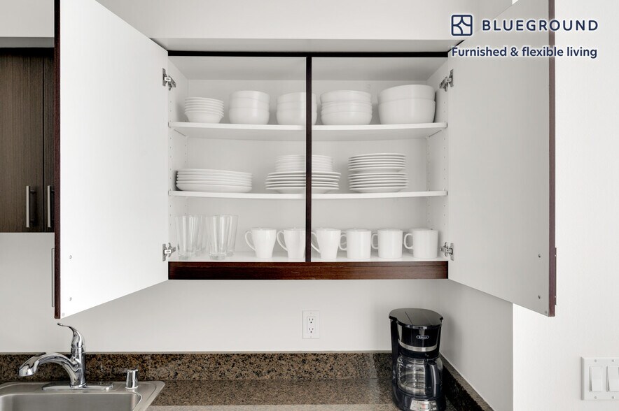 Building Photo - 10349 NE 10th St