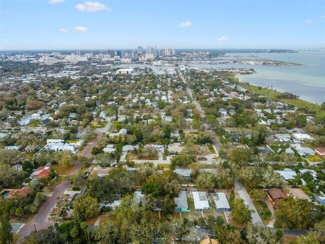 Building Photo - 145 24th Ave SE