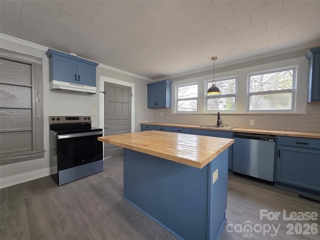 Building Photo - 1212 N Church St