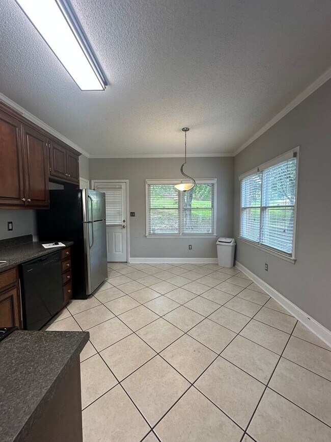Building Photo - 2 bedroom, 2 1/2 bathroom condo