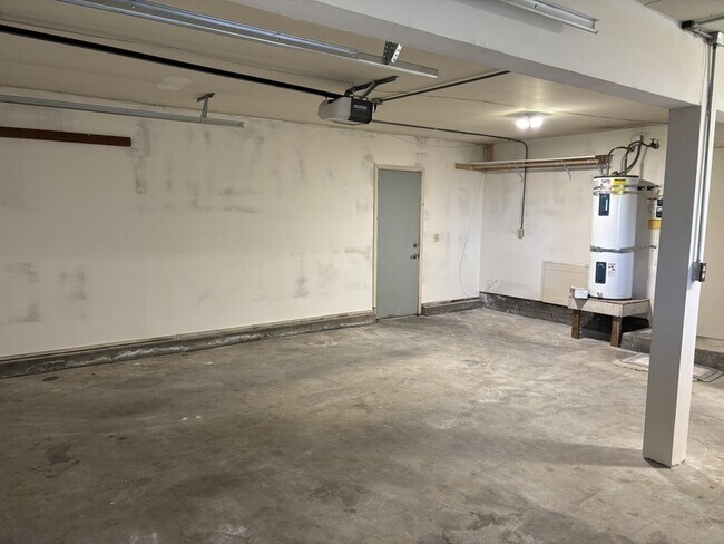 Building Photo - 1776 Meda Ave