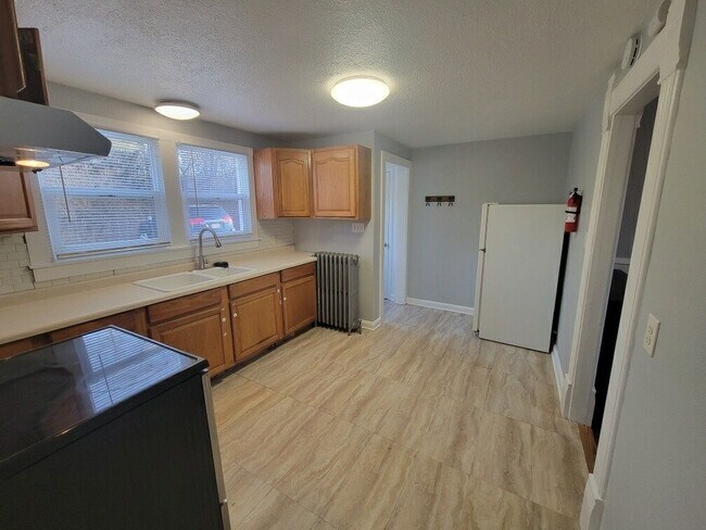 Primary Photo - Nice One Bedroom with Small Office