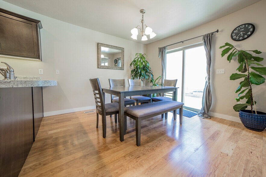 Building Photo - 2666 W Cottonwood Dr