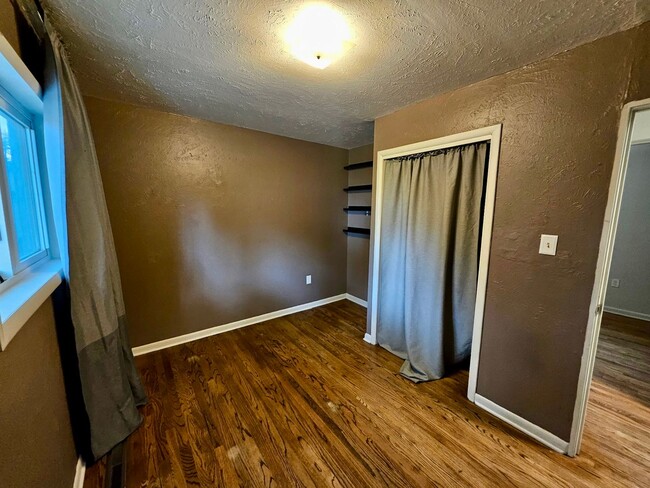 Building Photo - Updated one level ranch home close to UCCS!