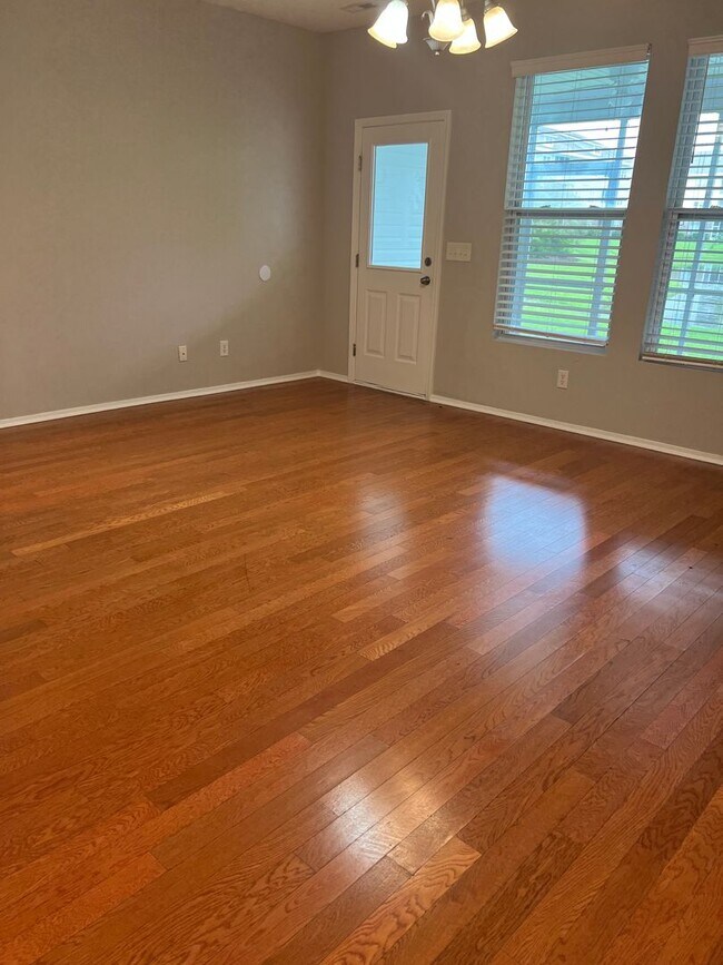Building Photo - Spacious 3BR/3BA Townhome in Kiskadee Parke