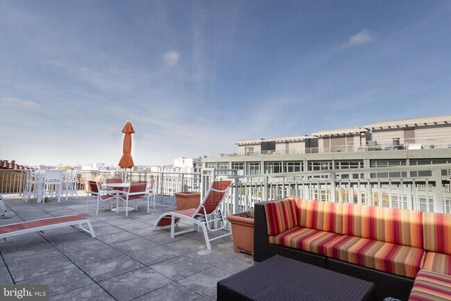 Building Photo - 2425 L St NW