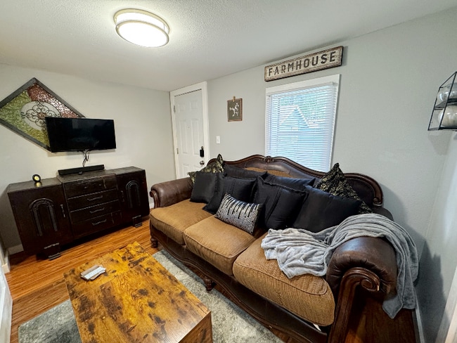 Building Photo - 2015 Beaver Ln