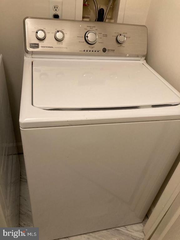 Building Photo - 6142 Joust Ln