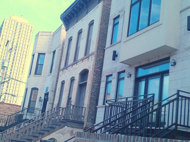 Primary Photo - 421 W Armitage Ave