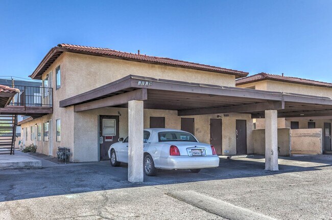 Building Photo - 3109 N Walnut Rd