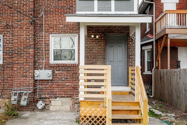 Building Photo - 960 S Ohio Ave
