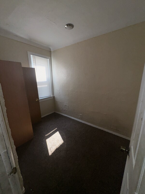 Building Photo - 319 E Streicher St