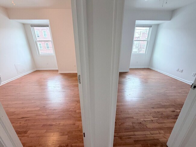 Building Photo - 601 N 39th St