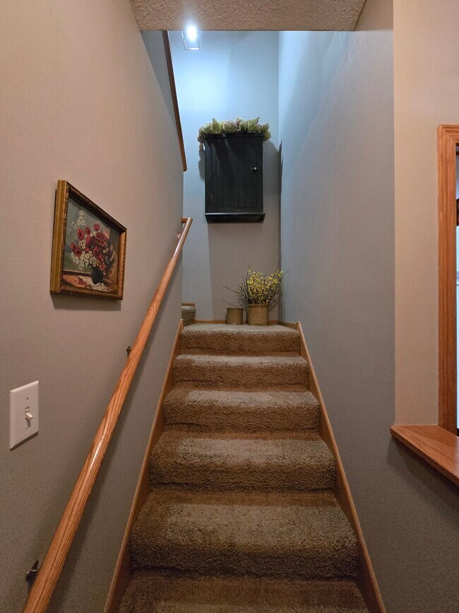 Building Photo - 9649 Peony Ln N