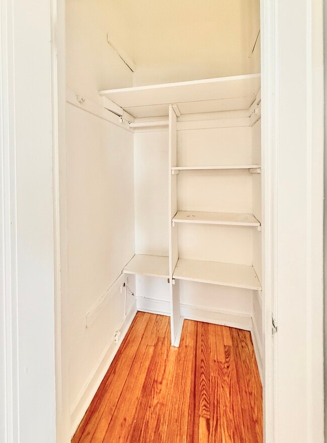 Building Photo - 6306 N Leavitt St