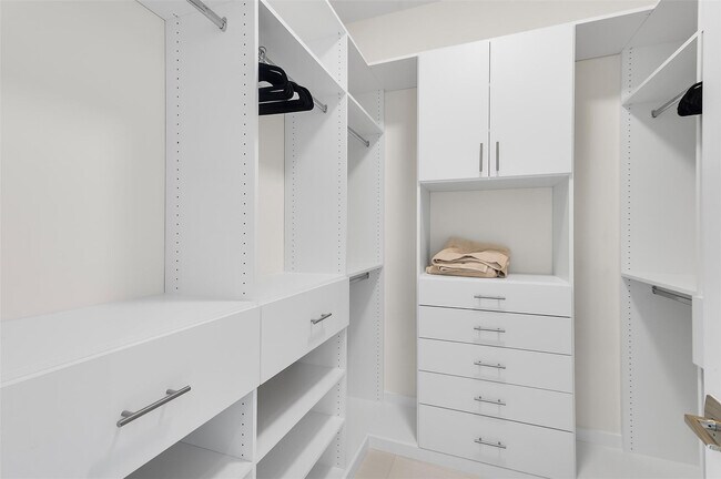 Building Photo - 3100 N Ocean Dr