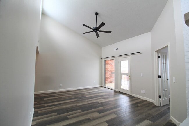 Building Photo - Fun and Stylish Living at Madison Manor! Top-Floor Condo with Vaulted Ceilings and Skylights