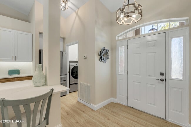 Building Photo - 646 S Pine St