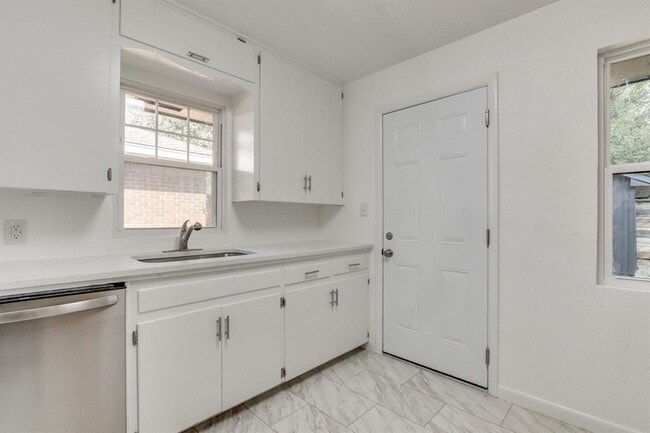 Building Photo - 2725 Texoma Dr