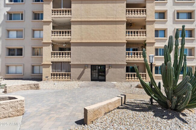 Building Photo - 7940 E Camelback Rd