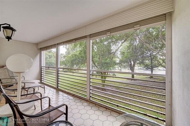Building Photo - 2102 Lucaya Bend