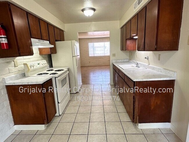 Building Photo - 2614 N Winstel Blvd