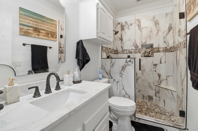 Building Photo - 403 Island Dr