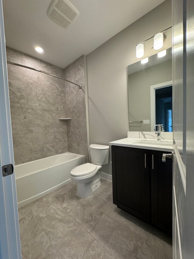 Building Photo - 2BR + Bonus Space in Downtown Somerville