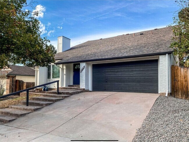 Primary Photo - Beautiful Open & Remodeled 5 Bedroom Home ...