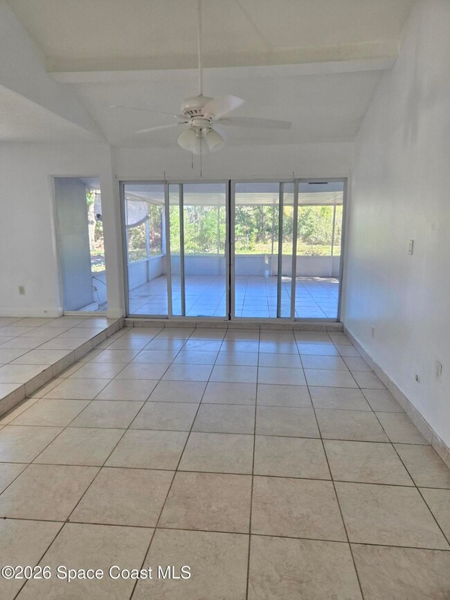 Building Photo - 771 Onyx Dr NE