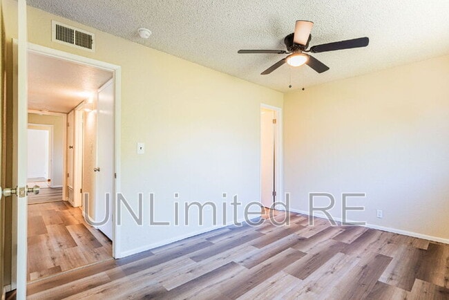 Building Photo - 2926 N Steves Blvd