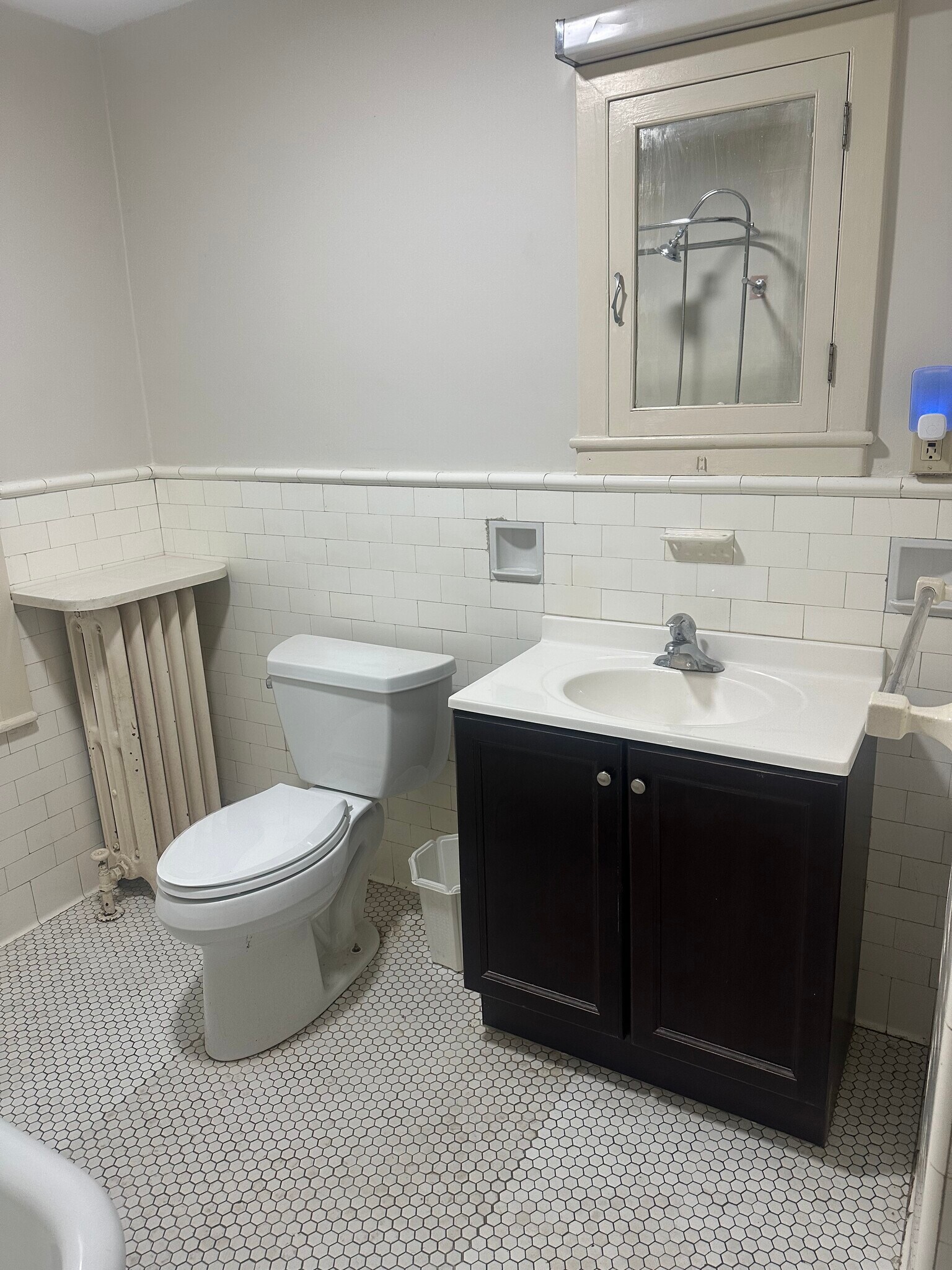 Building Photo - 700 Carsonia Ave