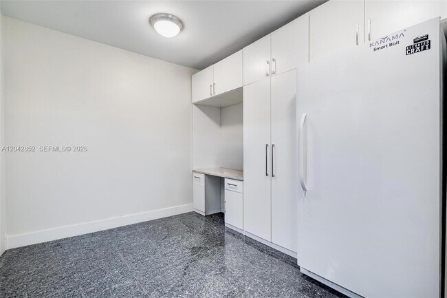 Building Photo - 1581 Brickell Ave