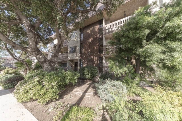 Building Photo - 465 Ivy St