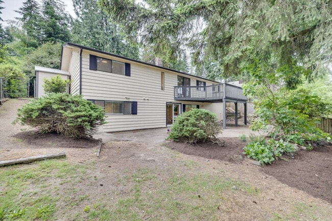 Building Photo - Spacious 3 bed 2.5 bath in Eastgate neighborhood.