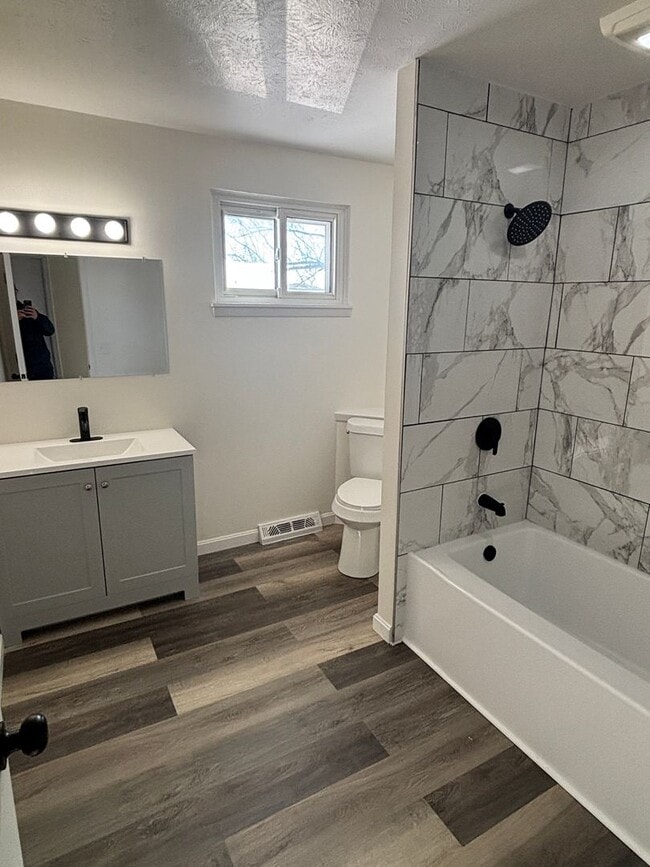 Building Photo - 4 Bed / 2 Bath – Fully Rehabbed Home with 2.5-Car Garage & Large Yard!