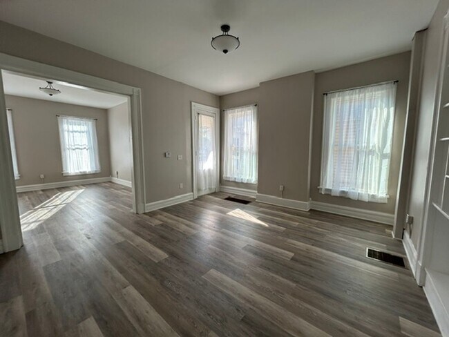 Building Photo - 19-21 S. Van Lear St.