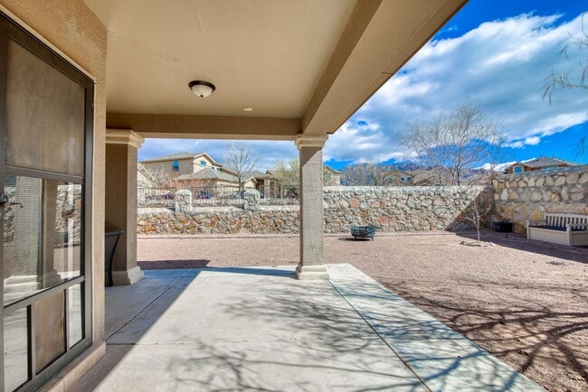 Building Photo - Beautiful Corner lot House